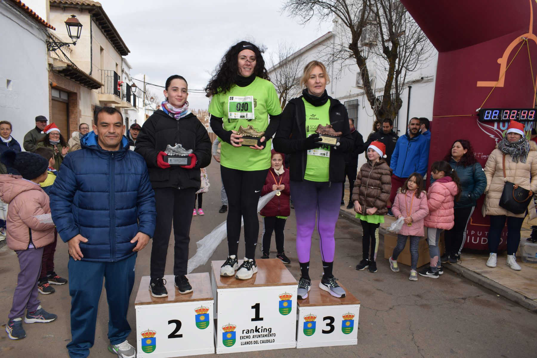 Podium 2 km femenino local imagenes VII carrera San Silvestre